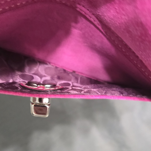 Coach Vintage Pink Suede Wristlet with Turnlock - Picture 9 of 16